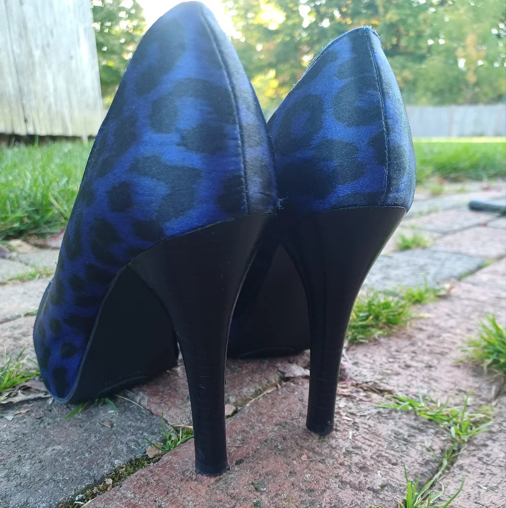 Vintage y2k Carlos Santana platform black blue platform cheetah pumps heels 6.5
